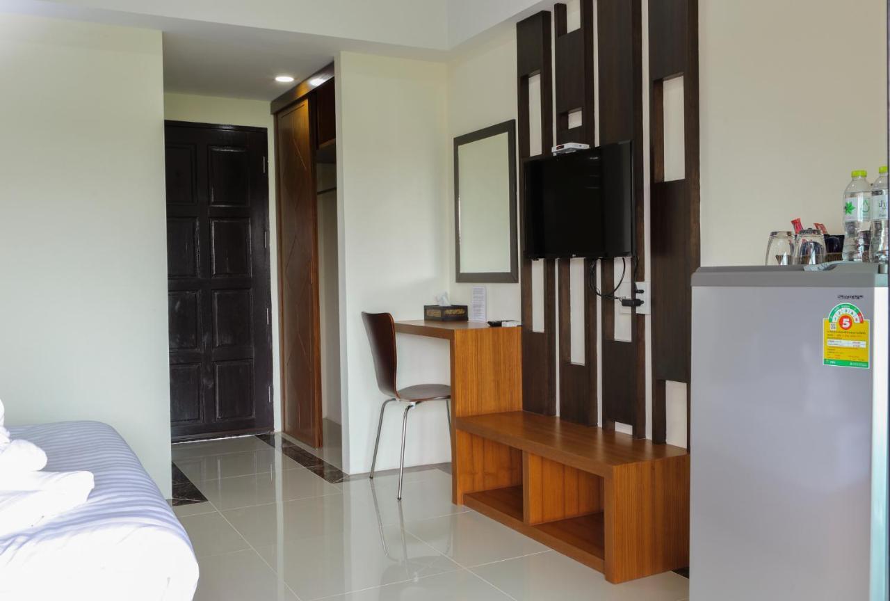 B And Y Residence Chiang Mai Esterno foto